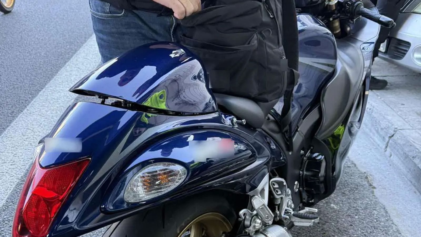 Σύμφωνα με επίσημη ανακοίνωση της ΕΛ.ΑΣ., οι έλεγχοι επί της Αττικής Οδού στόχευαν στον εντοπισμό οχημάτων που δε φέρουν κρατικές πινακίδες κυκλοφορία